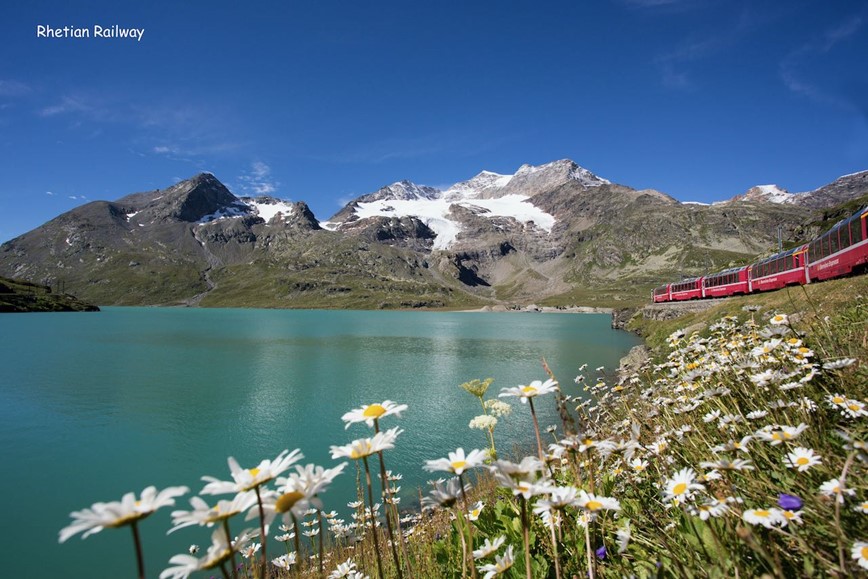 Bernina Express am Lago Bianco